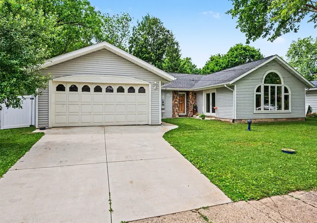 2nd image of 3923 Devonshire Ave, Kalamazoo, MI 49006 | MLS# 66026031149