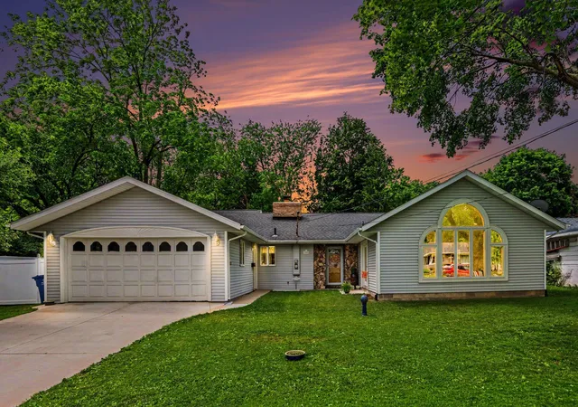 Photo 3 of Single family home for sale at 3923 Devonshire Ave, Kalamazoo, MI 49006 | MLS# 66026031149 | Listing updated on 2026-08-08