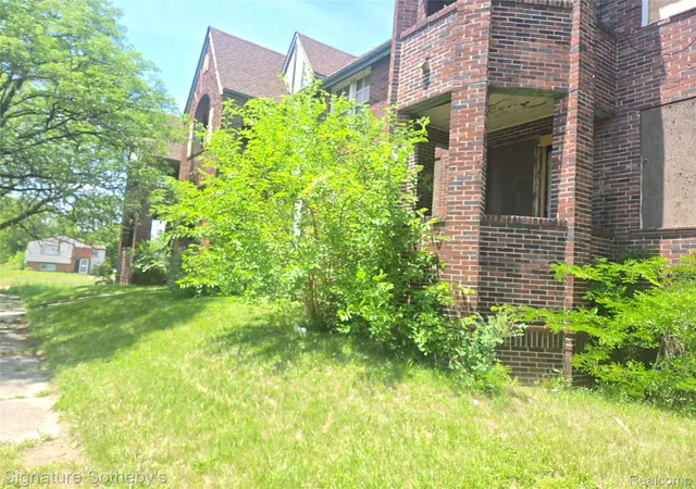 Listing Photo 2 - Condo for sale in building located at 3760 W Chicago, Detroit, MI 48206 - Unit #