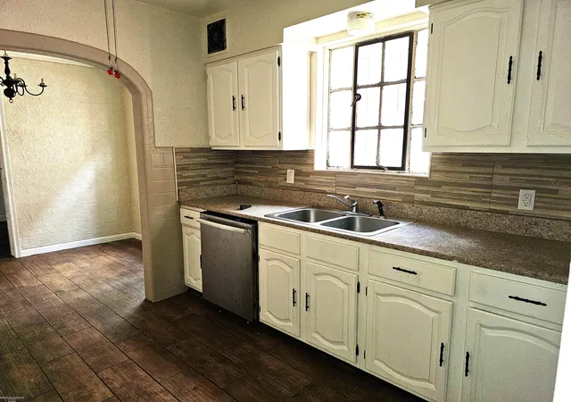 Photo 4 of Single family home for sale at 18051 Santa Barbara Dr, Detroit, MI 48221 | MLS# 58050212390 | Listing updated on 2026-09-02