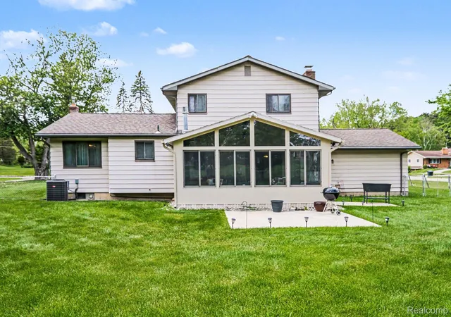 Photo 2 of Single family home for sale at 1148 Carter Dr, Flint, MI 48532 | MLS# 20261047372 | Listing updated on 2026-09-03