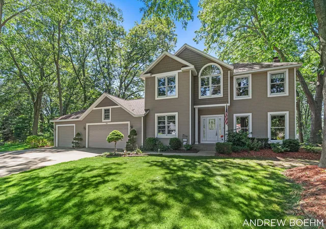 Photo 2 of Single family home for sale at 166 Wynwood Ct, Holland, MI 49424 | MLS# 71026031165 | Listing updated on 2026-07-21