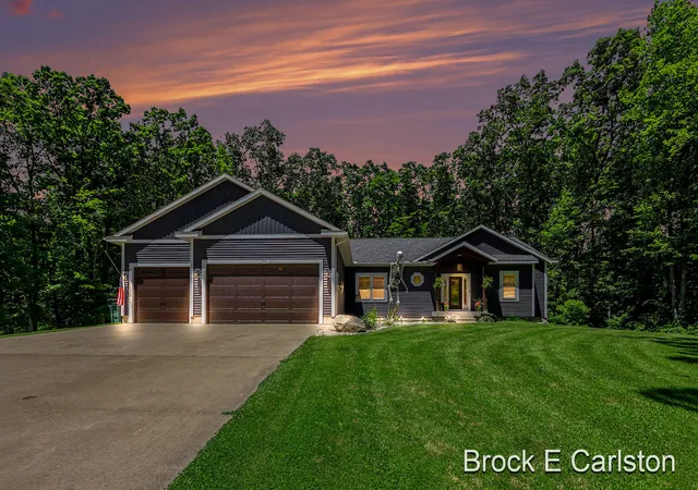 Photo 2 of Single family home for sale at 1294 Tall Tree Ln, Muskegon, MI 49445 | MLS# 71026031171 | Listing updated on 2026-09-01