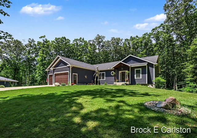 Photo 3 of Single family home for sale at 1294 Tall Tree Ln, Muskegon, MI 49445 | MLS# 71026031171 | Listing updated on 2026-09-01