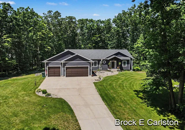 Photo 4 of Single family home for sale at 1294 Tall Tree Ln, Muskegon, MI 49445 | MLS# 71026031171 | Listing updated on 2026-09-01