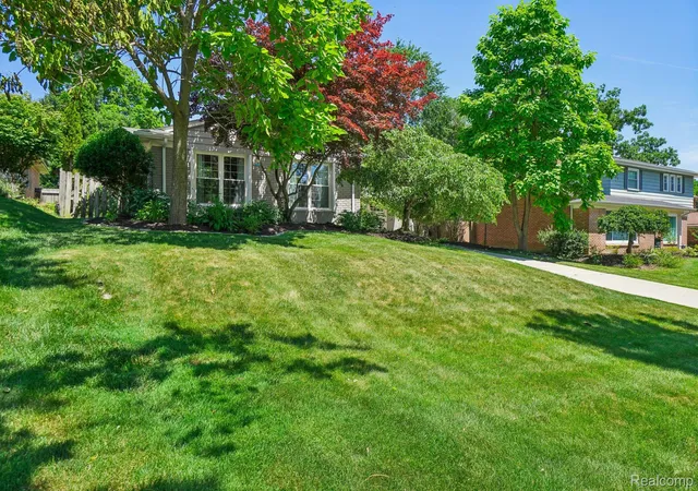 Photo 2 of Single family home for sale at 1424 Fairway Dr, Birmingham, MI 48009 | MLS# 20261047418 | Listing updated on 2026-08-11