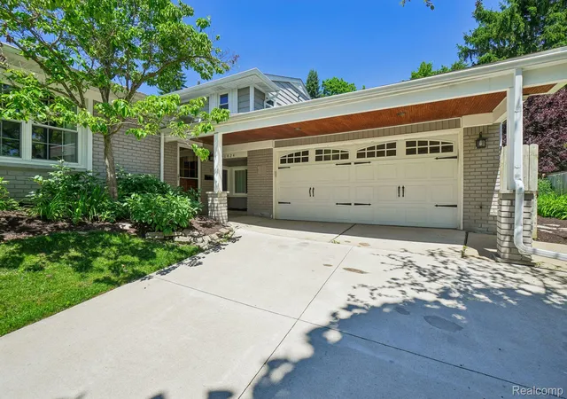Photo 3 of Single family home for sale at 1424 Fairway Dr, Birmingham, MI 48009 | MLS# 20261047418 | Listing updated on 2026-09-14