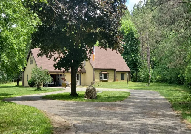 Photo 1 of Single family home for sale at 2704 W Deerfield Rd, Mount Pleasant, MI 48858 | MLS# 79080070075 | Listing updated on 2026-09-07