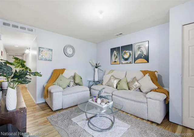 Photo 3 of Single family home for sale at 16888 Vaughan St, Detroit, MI 48219 | MLS# 20261047435 | Listing updated on 2026-10-17