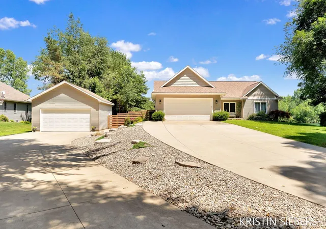 3rd image of 9760 Jade Dr, Allendale, MI 49401 | MLS# 65026031181