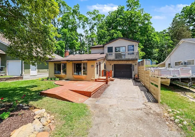 Photo 3 of Single family home for sale at 16059 Murray Rd, Byron, MI 48418 | MLS# 20261047461 | Listing updated on 2026-09-17