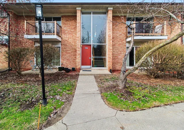 2nd image of 1257 Island Dr #101, Ann Arbor, MI 48105 | MLS# 81026031194
