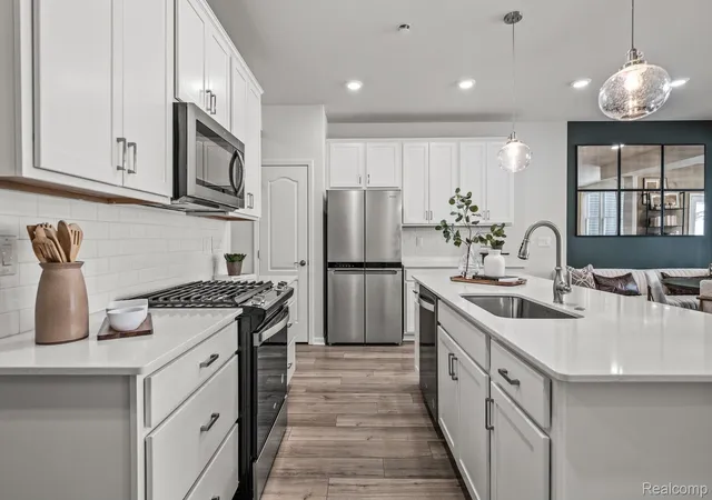 Listing Photo 4 - Condo for sale in building located at 1507 Superior Dr, Milford, MI 48381