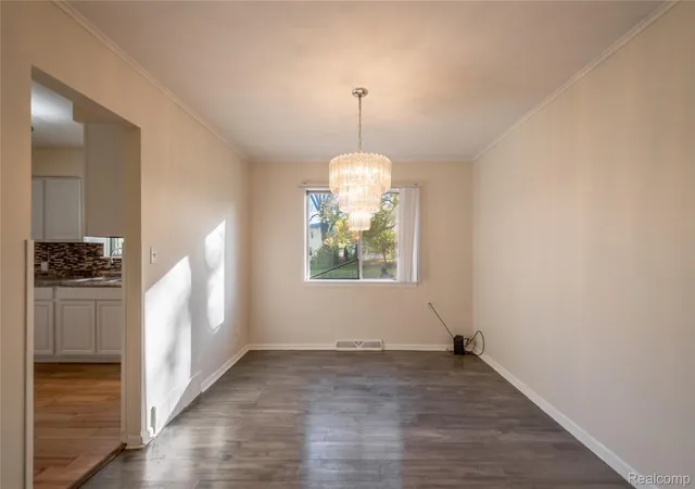 Photo 3 of Single family home for sale at 5297 Oaktree Dr, Flint, MI 48532 | MLS# 20261047491 | Listing updated on 2026-08-28