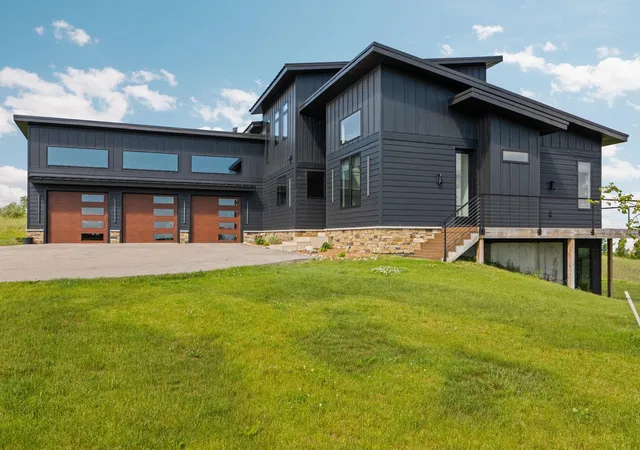 Photo 2 of Single family home for sale at 10112 E John Michael Dr, Suttons Bay Township Leelanau, MI 49682 | MLS# 78080070082 | Listing updated on 2026-07-13