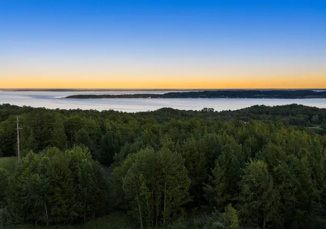 Photo 4 of Single family home for sale at 10112 E John Michael Dr, Suttons Bay Township Leelanau, MI 49682 | MLS# 78080070082 | Listing updated on 2026-07-13