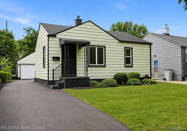 Photo 1 of Sale Pending at 1512 E Maxlow Ave, Hazel Park, MI 48030 | MLS# 20261047524 | Listing updated on 2026-07-28