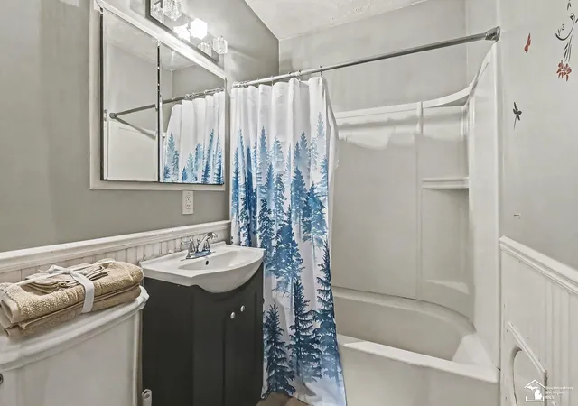 Photo 4 of Single family home for sale at 1805 W Saginaw St, Lansing, MI 48915 | MLS# 57050212429 | Listing updated on 2026-08-01