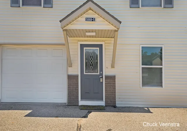 Listing Photo 2 - Condo for sale in building located at 5668 E Town, Hudsonville, MI 49426-8796 - Unit #5