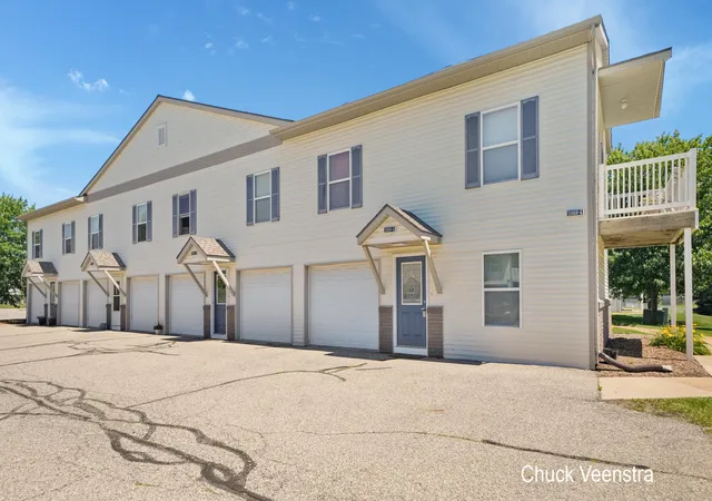 Listing Photo 3 - Condo for sale in building located at 5668 E Town, Hudsonville, MI 49426-8796 - Unit #5