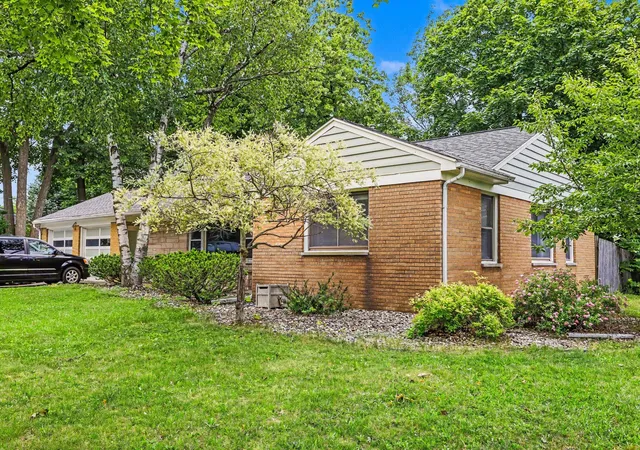Photo 3 of Single family home for sale at 1021 Farrell Ave, Kalamazoo, MI 49006 | MLS# 66026031241 | Listing updated on 2026-06-23
