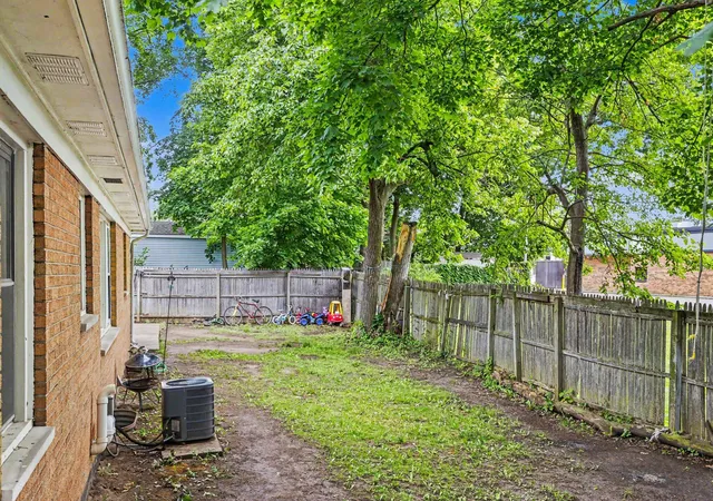 Photo 3 of Single family home for sale at 1021 Farrell Ave, Kalamazoo, MI 49006 | MLS# 66026031241 | Listing updated on 2026-06-23