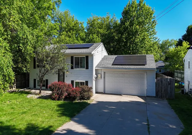 Photo 1 of Single family home for sale at 1712 Elm St, Mount Pleasant, MI 48858 | MLS# 79080070090 | Listing updated on 2026-09-18