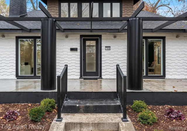 5th image of 784 Barrington Rd, Grosse Pointe Park, MI 48230 | MLS# 20261047575