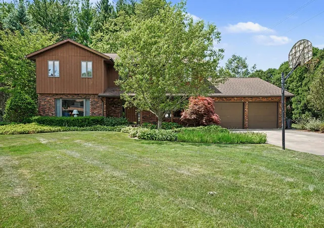 Photo 1 of Single family home for sale at 2616 Oakbrook Dr, Saint Joseph, MI 49085 | MLS# 69026031280 | Listing updated on 2026-09-14