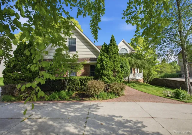 2nd image of 9015 Huron Bluffs Dr, White Lake, MI 48386 | MLS# 20261047666
