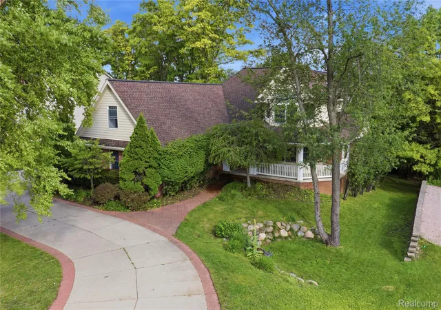 Photo 3 of Single family home for sale at 9015 Huron Blfs Dr, White Lake, MI 48386 | MLS# 20261047666 | Listing updated on 2026-07-27