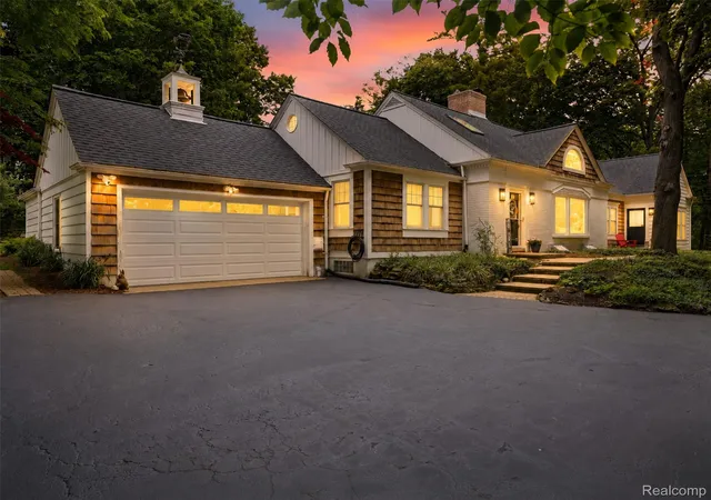 Photo 1 of Sale Pending at 27310 Crestwood Dr, Franklin, MI 48025 | MLS# 20261047686 | Listing updated on 2026-09-06