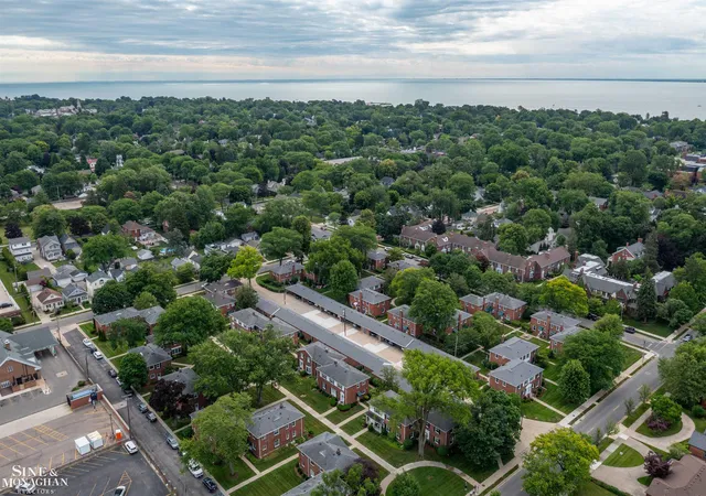 Listing Photo 4 - Condo for sale in building located at 617 Notre Dame St, Grosse Pointe, MI 48230