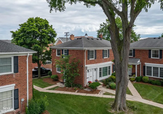 Listing Photo 5 - Condo for sale in building located at 617 Notre Dame St, Grosse Pointe, MI 48230