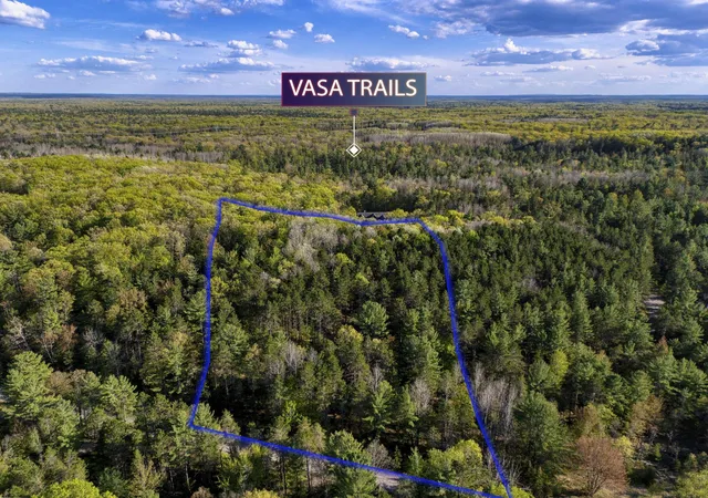Photo 2 of Single family home for sale at 4678 Lands End Rd, Traverse City, MI 49686 | MLS# 78080070110 | Listing updated on 2026-09-04
