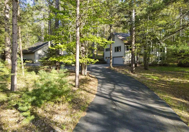 Photo 3 of Single family home for sale at 4678 Lands End Rd, Traverse City, MI 49686 | MLS# 78080070110 | Listing updated on 2026-09-04
