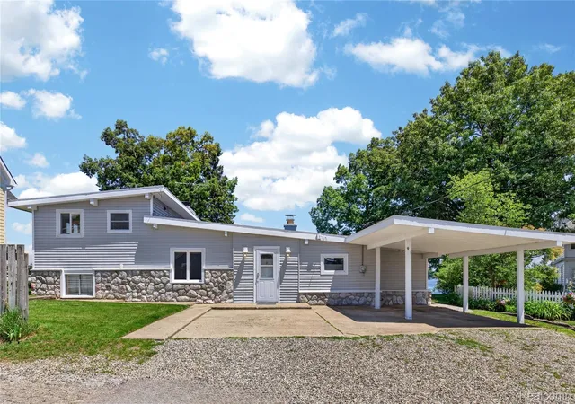 Photo 1 of Single family home for sale at 91 Crescent Ave, Lake Orion, MI 48362 | MLS# 20261047696 | Listing updated on 2026-08-30