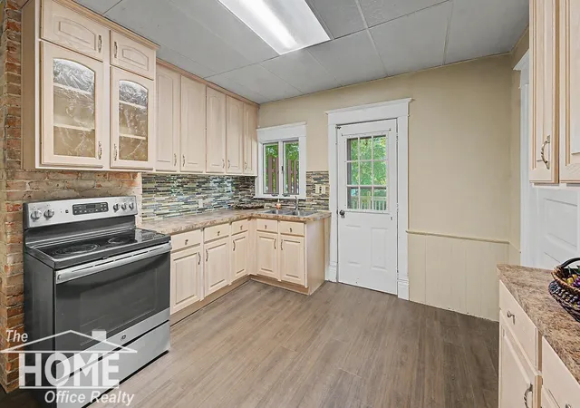 5th image of 432-434 E Oliver St, Owosso, MI 48867 | MLS# 5050212486