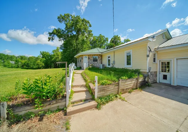 Photo 3 of Single family home for sale at 5995 N Sandstone Rd, Jackson, MI 49201 | MLS# 55026031340 | Listing updated on 2026-09-13