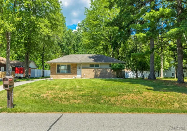 Photo 2 of Single family home for sale at 22400 Leewright Ave, Southfield, MI 48033 | MLS# 20261047706 | Listing updated on 2026-09-18