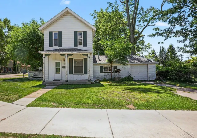 2nd image of 422 S Saginaw St, Saint Charles, MI 48655 | MLS# 61050212487