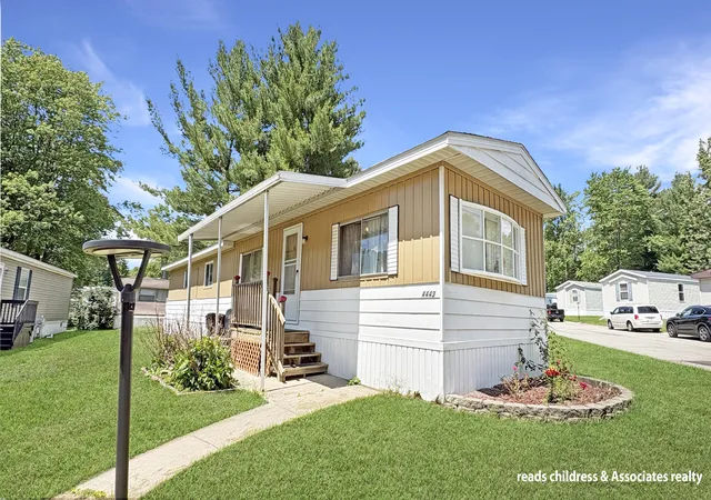 Photo 2 of Single family home for sale at 4443 Cedar Wood St Ne, Rockford, MI 49341 | MLS# 65026031342 | Listing updated on 2026-09-30