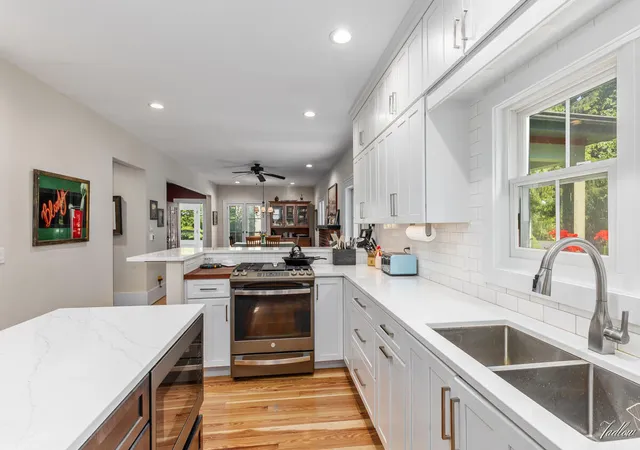 Photo 3 of Single family home for sale at 34 S Spring St, Douglas, MI 49406 | MLS# 71026031350 | Listing updated on 2026-09-03