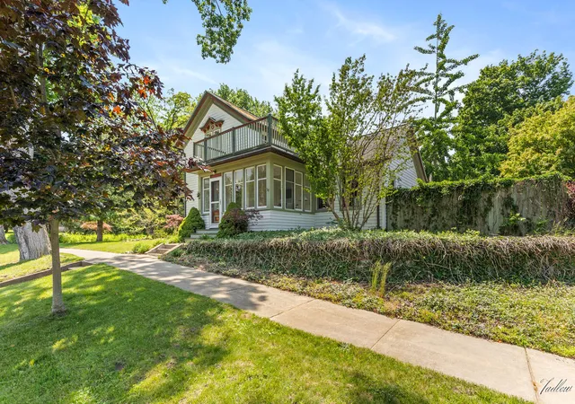 Photo 2 of Single family home for sale at 34 S Spring St, Douglas, MI 49406 | MLS# 71026031350 | Listing updated on 2026-09-03