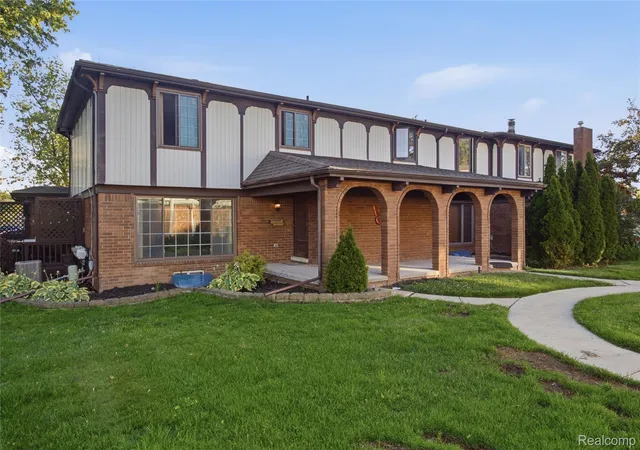 Photo 2 of Condo for sale at 11606 Meadow Ln Dr, Warren, MI 48093 | MLS# 20261047725 | Listing updated on 2026-09-05
