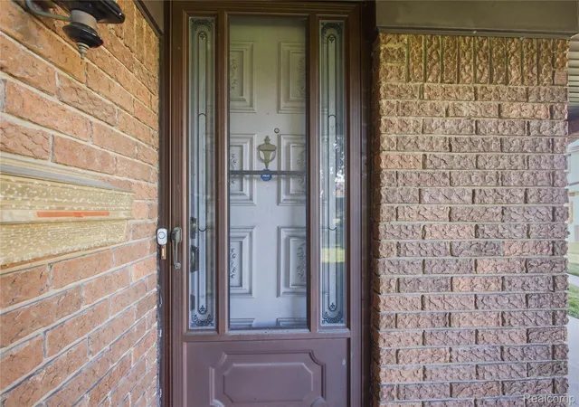 Listing Photo 4 - Condo for sale in building located at 11606 Mdw Ln Dr, Warren, MI 48093