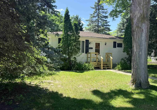 Photo 3 of Multi family home for sale at 524 N Kinney, Mount Pleasant, MI 48858 | MLS# 79080070120 | Listing updated on 2026-07-30
