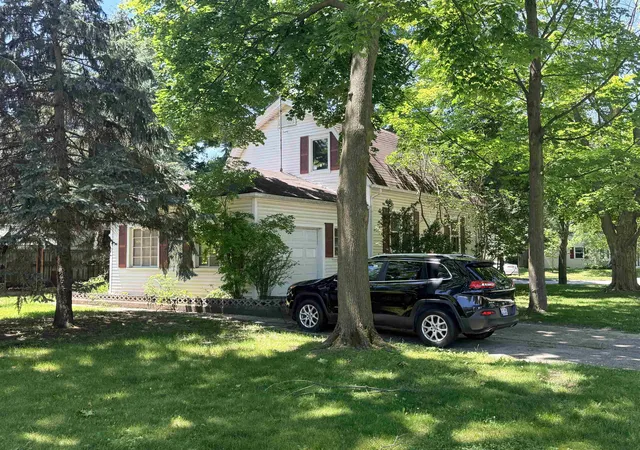 Listing Photo 4 - Condo for sale in building located at 524 N Kinney, Mount Pleasant, MI 48858