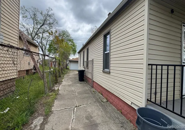 Photo 3 of Single family home for sale at 253 Beechwood St, River Rouge, MI 48218 | MLS# 20261047751 | Listing updated on 2026-08-26