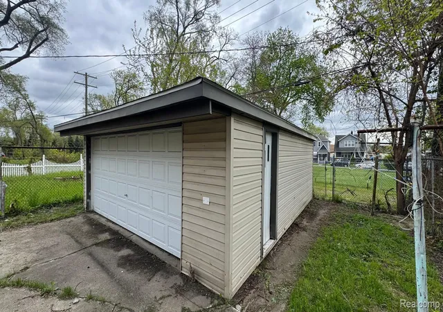 Photo 4 of Single family home for sale at 253 Beechwood St, River Rouge, MI 48218 | MLS# 20261047751 | Listing updated on 2026-08-26